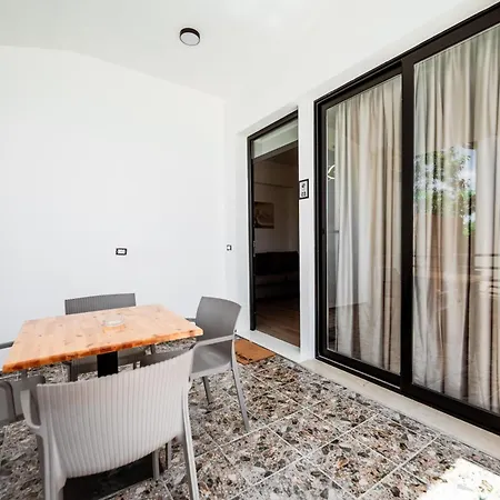 Milo Apartment *